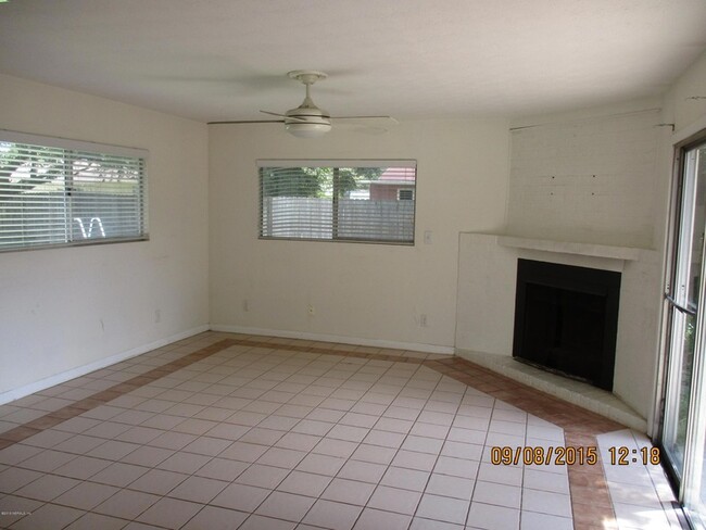 Building Photo - 481 Mako Dr