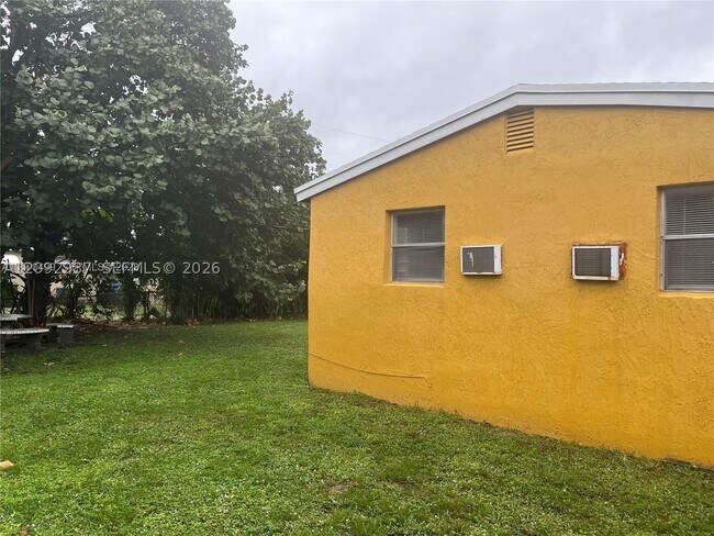 Foto del edificio - 2306 NW 13th St