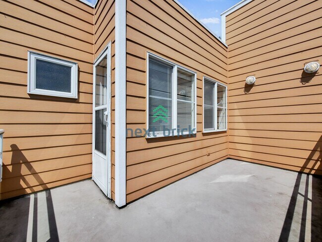 Building Photo - Newly Remodeled 3 Bed 3 Bath for Rent!