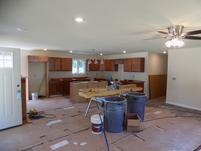 Building Photo - 755 Mineral Springs Ave
