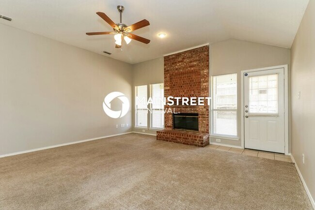 Foto del edificio - 3 Bedroom Pet-Friendly Home in Fort Worth, TX with Main Street Renewal