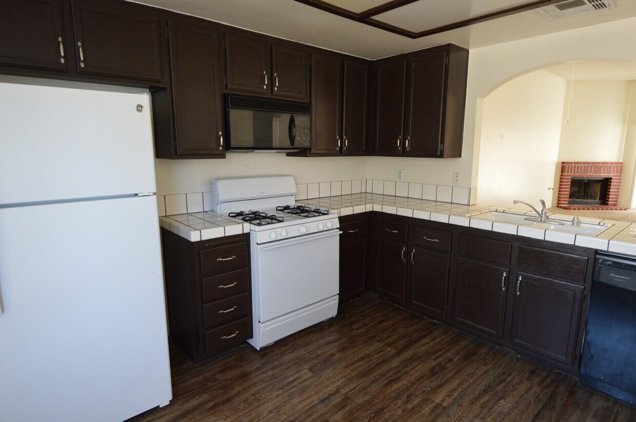 Foto del edificio - 3144 Mediterranean Dr