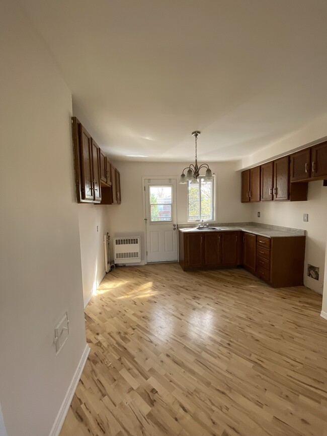 Building Photo - 6602 Av 14E