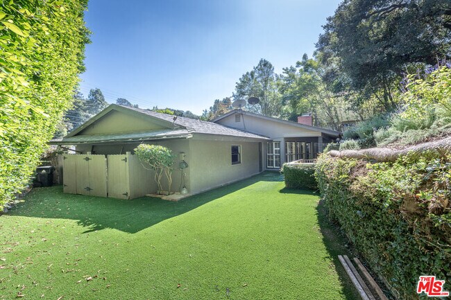 Foto del edificio - 2559 Hutton Dr