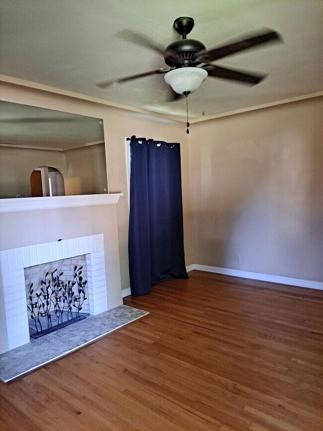 Foto del edificio - ALL PROSPECTIVE TENANTS MUST SUBMIT A $58 NON-REFUNDABLE APPLICATION FEE PER APPLICANT ONLINE AND...