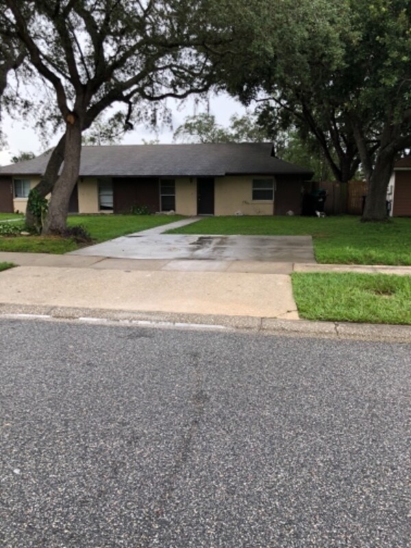 10049 Massey St, Alafaya, FL 32825 Room for Rent in Alafaya, FL