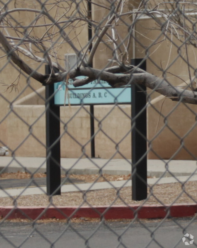 Building Photo - UNM Student Family Housing