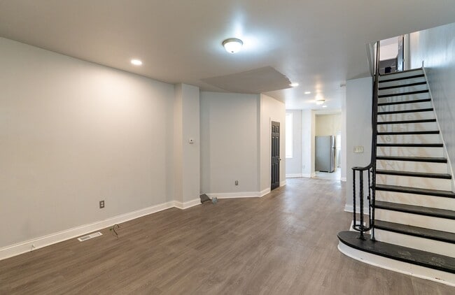 Building Photo - Newly rehabbed 3 bedroom 1.5 bath unit