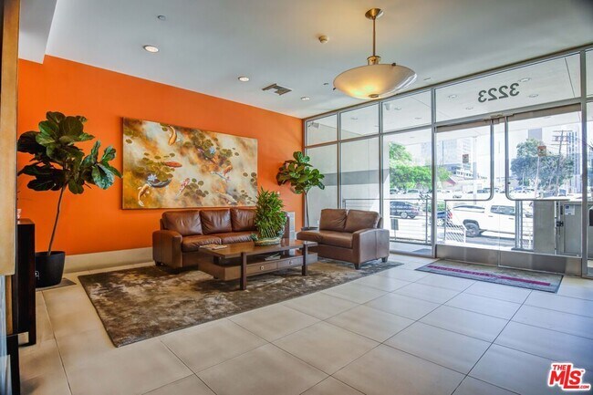 Foto del edificio - 3223 W 6th St