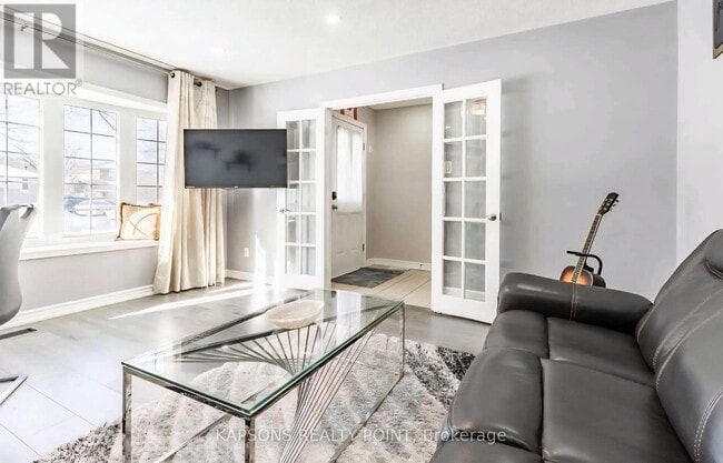 Building Photo - 34 Finsbury Dr