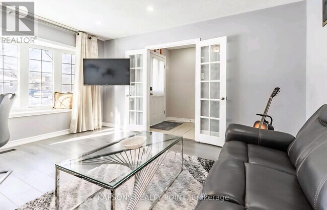 Photo du bâtiment - 34 Finsbury Dr