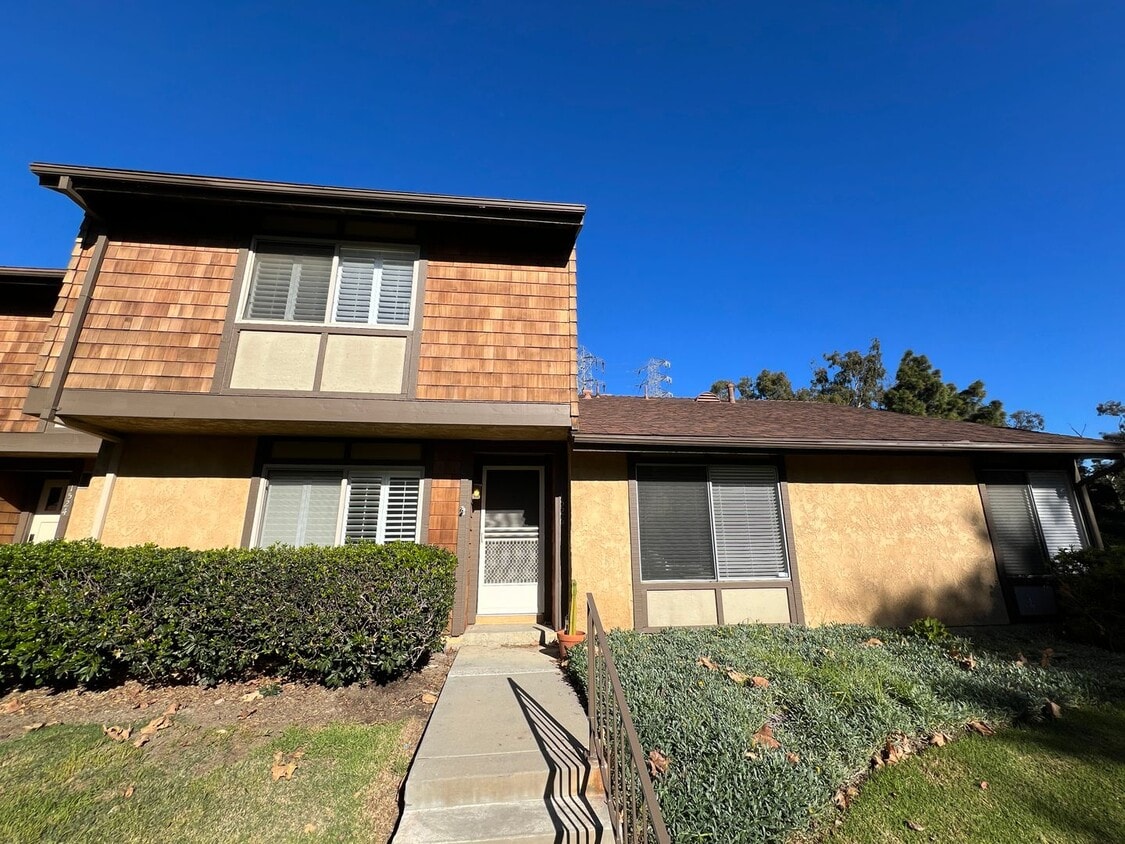 Primary Photo - Updated Townhome in Ventura