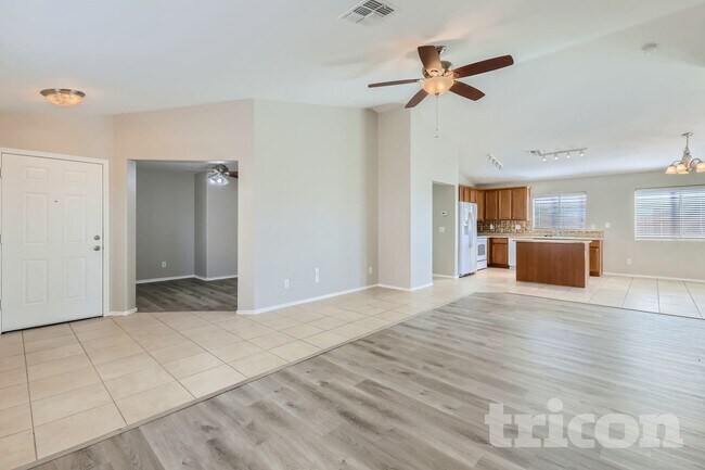 Foto del edificio - 2244 S 238th Ln