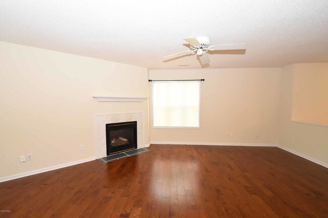 Foto del edificio - 523 Spring Forest Rd