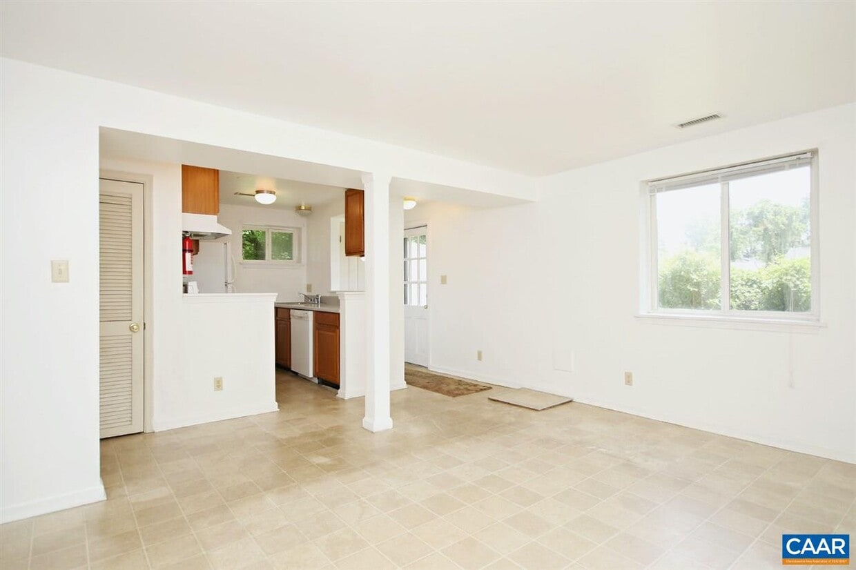 Primary Photo - 124 Thomas Dr
