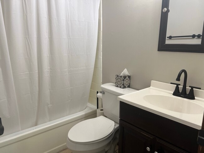 Building Photo - 2053 Mims Rd