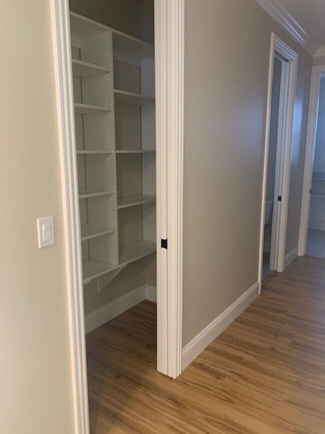 Foto del edificio - 183 Evergreen Ave