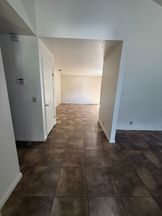Foto del edificio - 5083 Moss Creek Cir