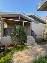 Building Photo - 817 Holly Hills Dr