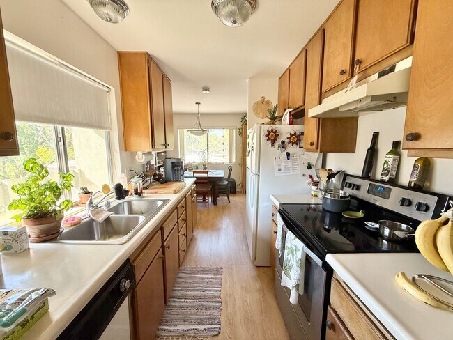 Foto del edificio - Bright and Spacious Laguna Village Condo!