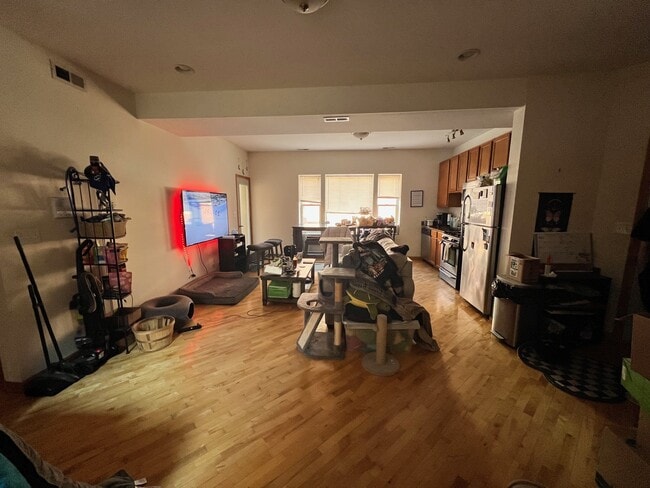 7046-2 Sala de estar - Greenleaf-Paulina Apartments