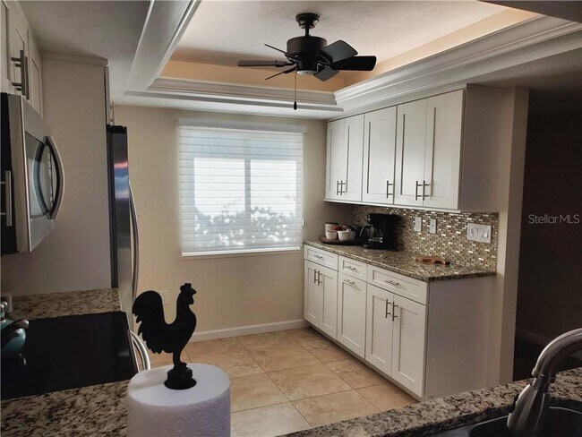 Foto del edificio - 9604 Cortez Rd W