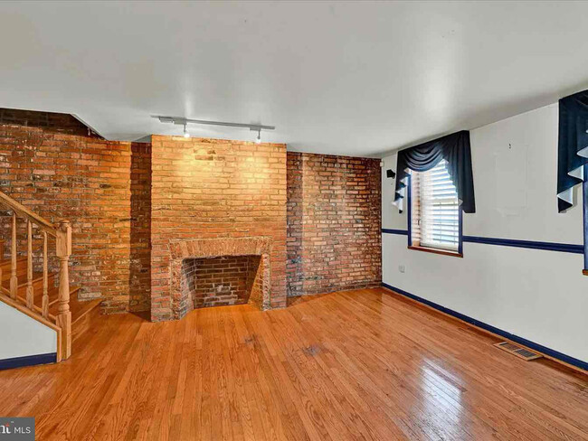 Building Photo - 1005 S Kenwood Ave