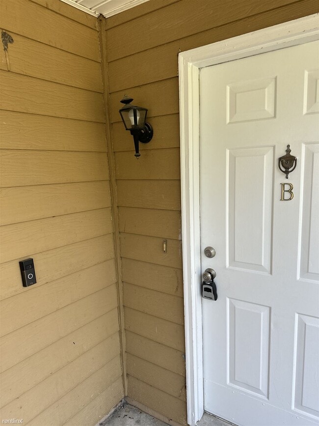 Building Photo - 3 br, 2.5 bath Townhome - 1910 Greenoaks R...