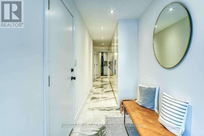 Photo du bâtiment - 143 Chaplin Crescent