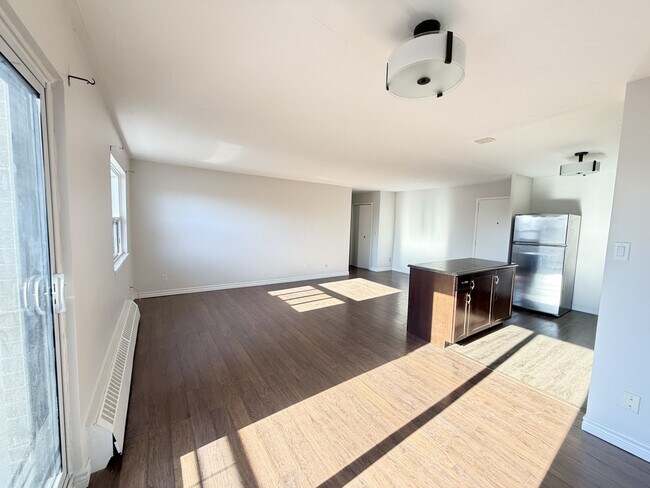 Building Photo - 20 Bradmon Dr