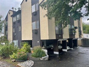 Building Photo - 235 Cove Rd