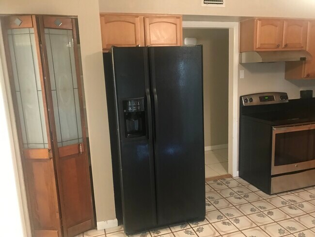 Kitchen - 3910 Arajo Ct