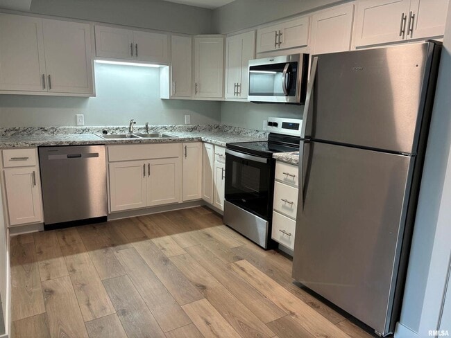 Building Photo - 1650 W 42nd St