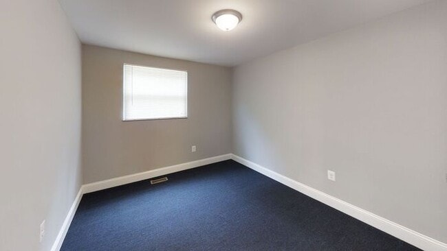 Building Photo - 3 Bedrooms 2.5 Bathrooms in Reisterstown