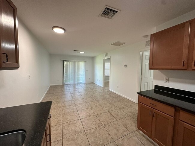 Building Photo - Villas Apartments in Fort Lauderdale