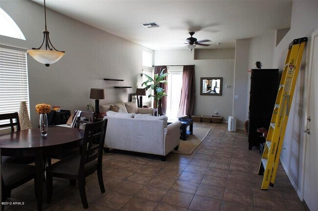 Foto del edificio - 16842 S 23rd St