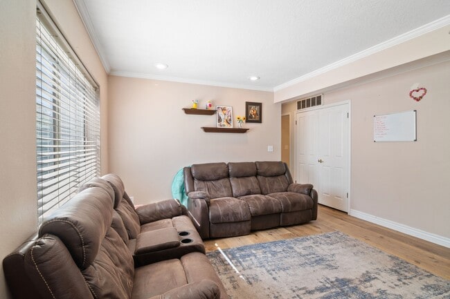 Building Photo - 1559 N 550 W