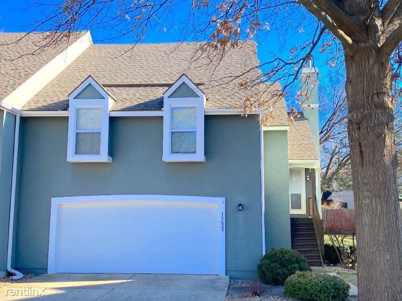Foto principal - 3 br, 3 bath Townhome - 15623 W. 90th. St.