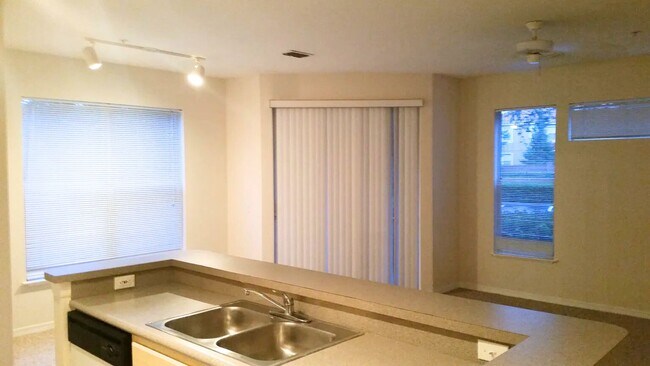 Foto del edificio - 1275 Lake Shadow Cir