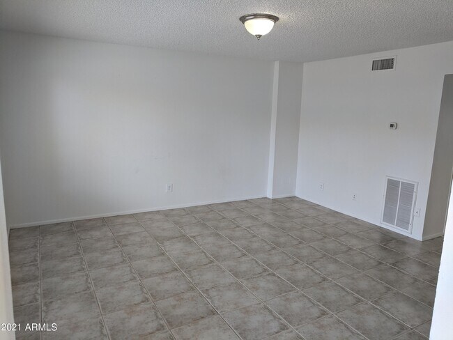 Building Photo - 4365 W Ocotillo Rd