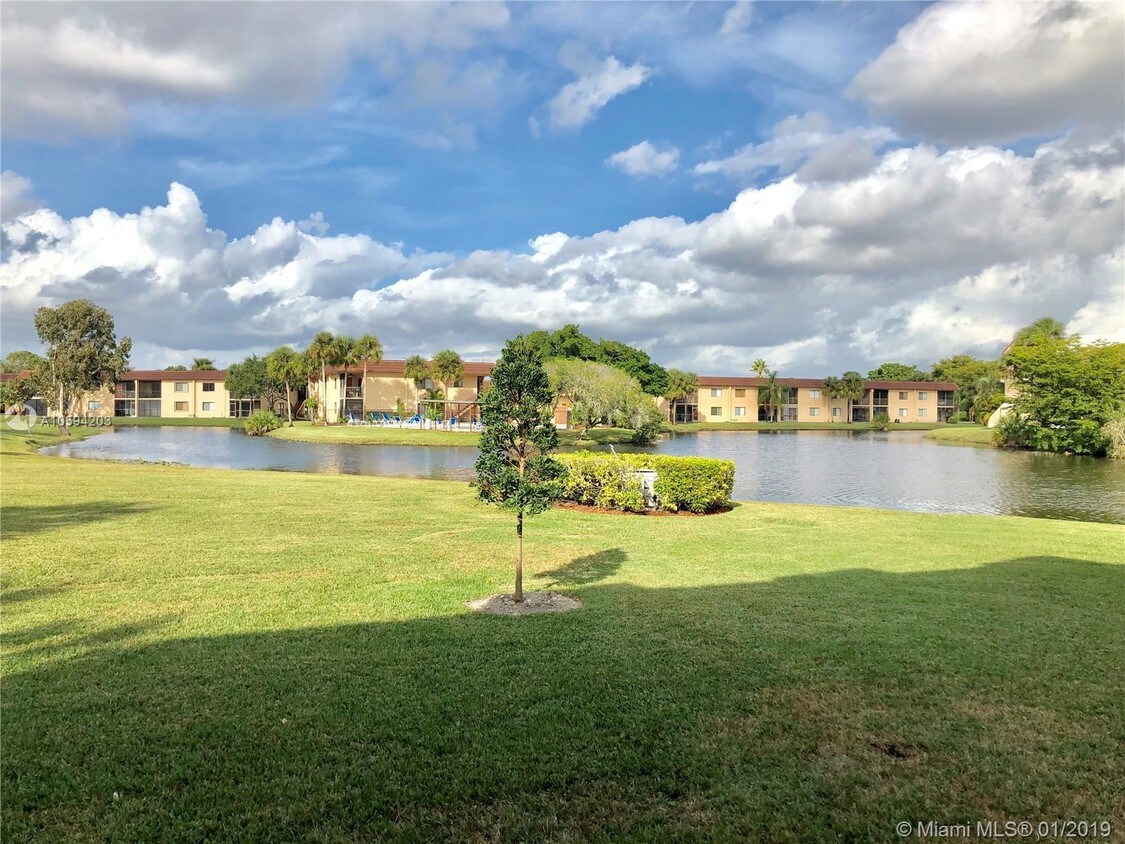 220 Lakeview Dr Unit 113, Weston, FL 33326 Condo for Rent in Weston
