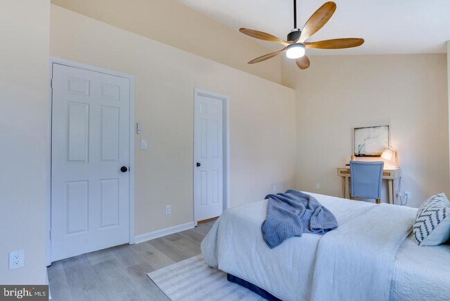 Foto del edificio - 8213 Roxbury Dr