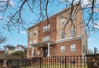 Building Photo - 320 61st St NE