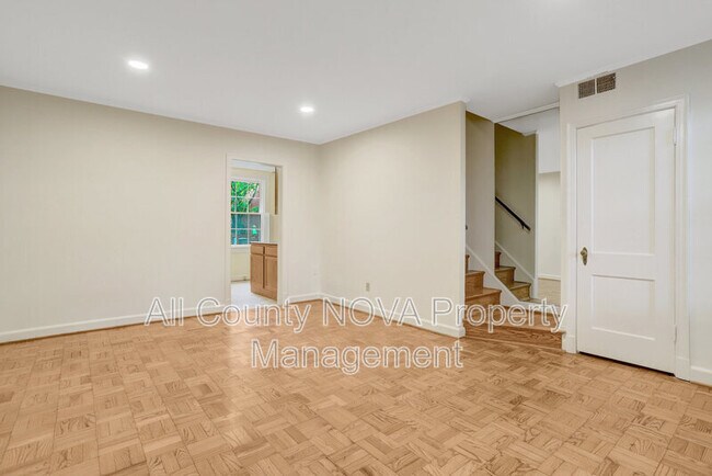 Building Photo - 1020 S Barton St