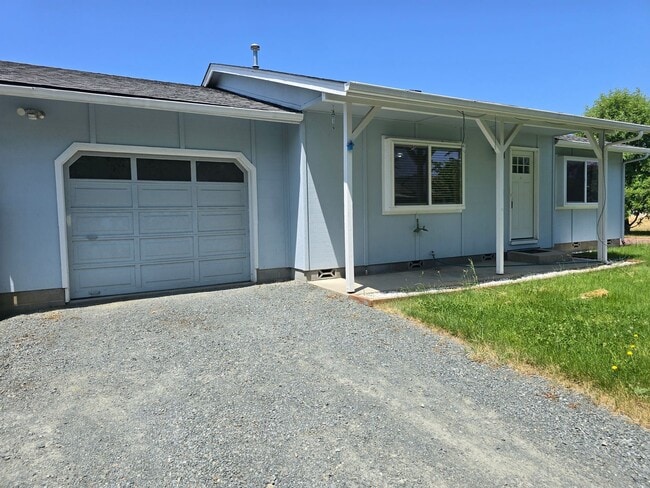 Building Photo - 3 bed 1 bath  Home for Rent in Grants Pass
