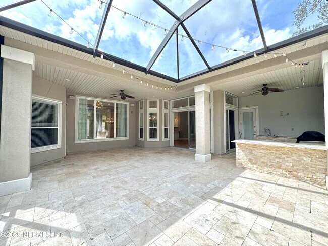 Foto del edificio - 642 Port Charlotte Dr