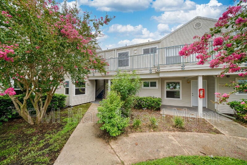 Photo - 2512 Woodgate Blvd