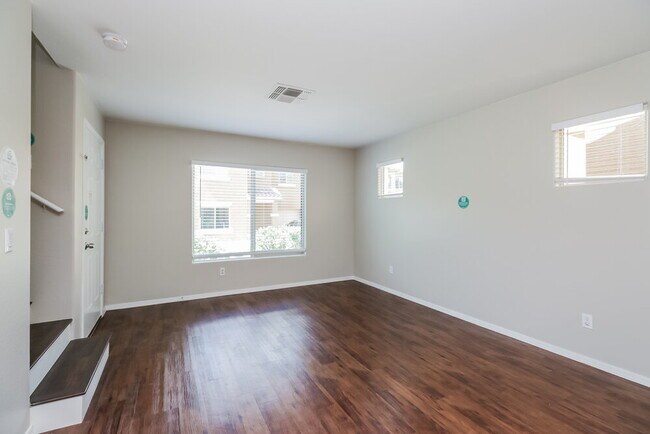 Building Photo - 339 S Travis