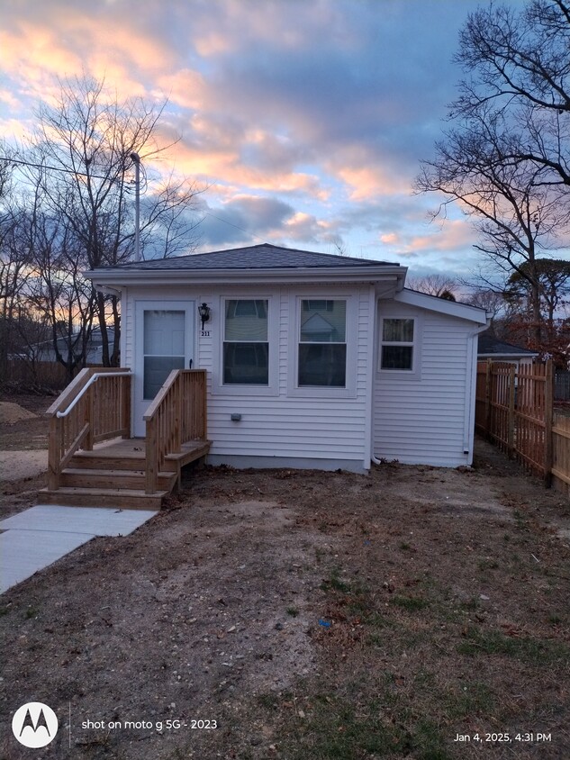 Street view/ Recently renovated - 211 Fenton Ave