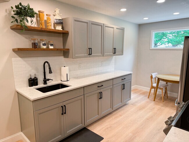 Building Photo - 4056 Lenox Park Dr